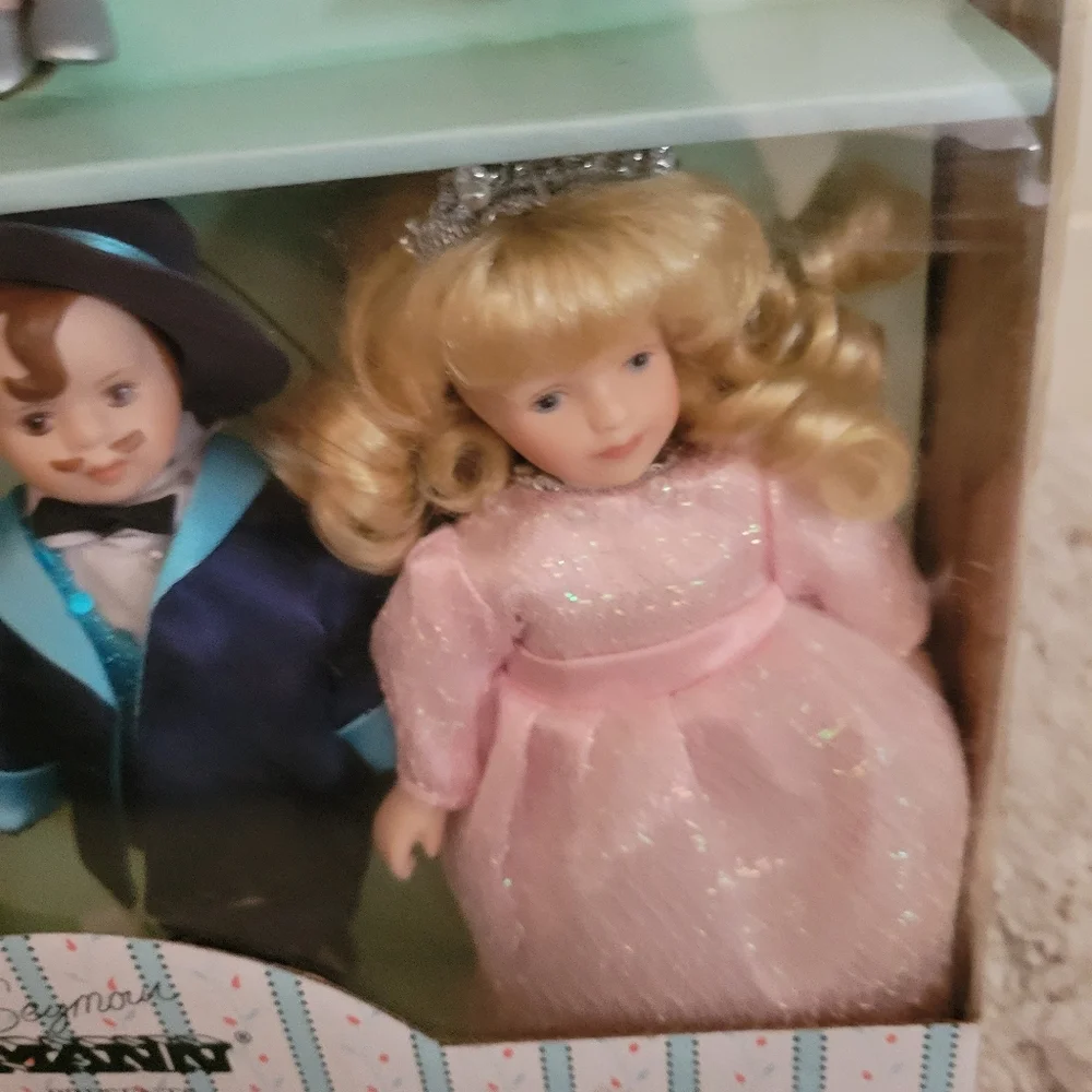 Set of 6 porcelain doll ornaments - Picture 6 of 7